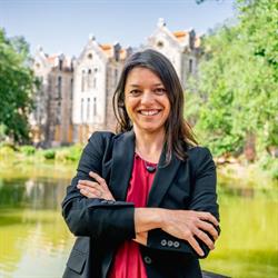 Lília Noya . Real Estate