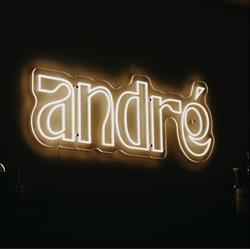 André