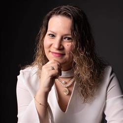 Sandra R. Santos